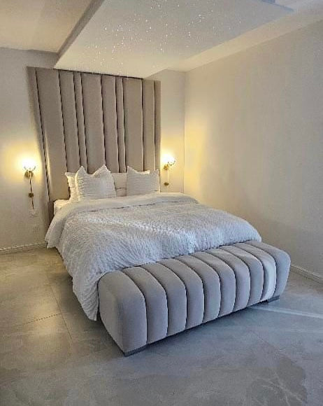 Lit coffre sur mesure Élégance coloris personnalisable H245 cm - Sur pieds