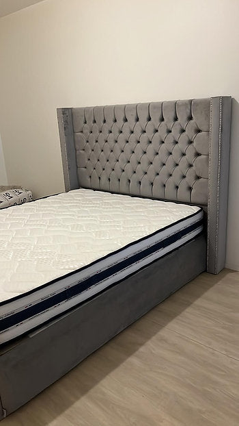 Cadre de lit Clouté gris 140x190 cm 160x200 cm 180x200 cm Velours