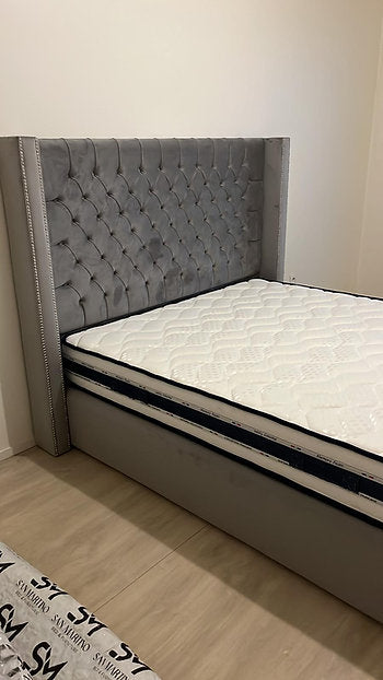 Cadre de lit Clouté gris 140x190 cm 160x200 cm 180x200 cm Velours